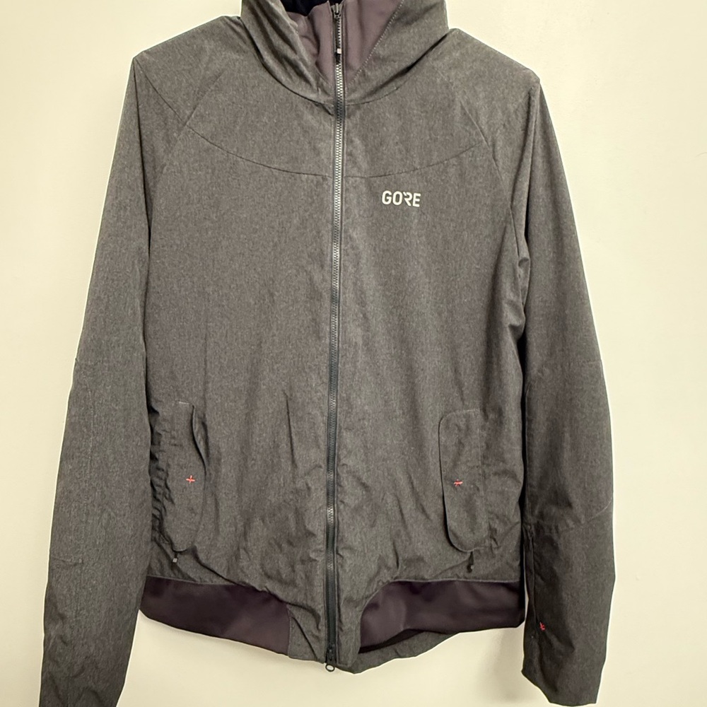 GORE-TEX Gray Performance Jacket with High Collar and Weather-Resistant Fabric